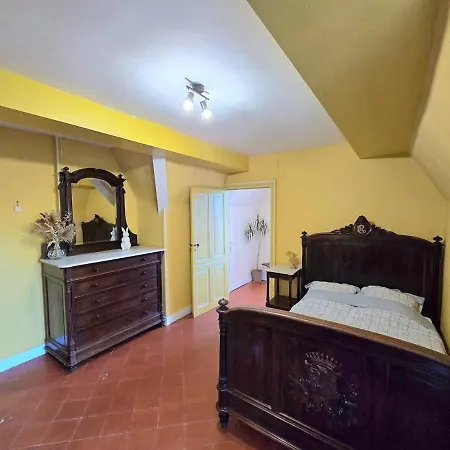 Un Chateau Pour Vos ? Pensión 4*
